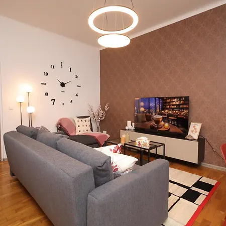 Ruby Holiday Home With Patio Wien Exterior foto