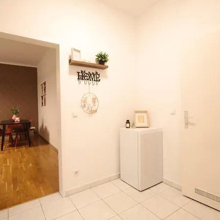 Ruby Holiday Home With Patio Wien Exterior foto