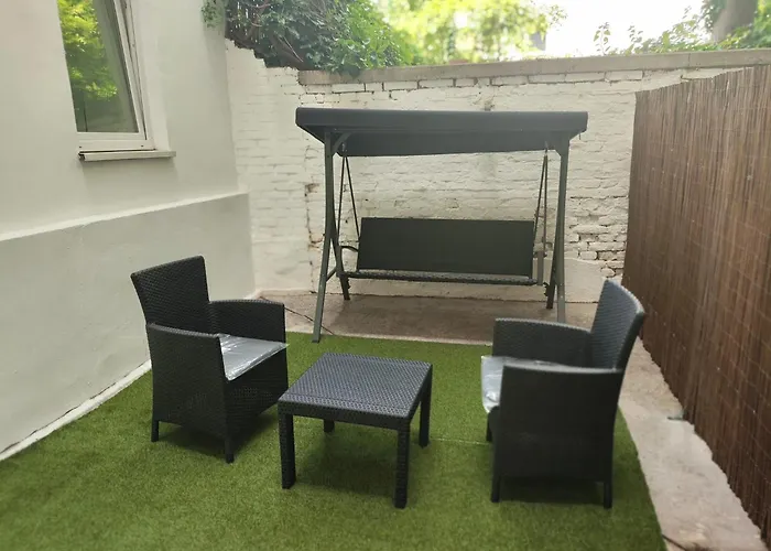 Ruby Holiday Home With Patio